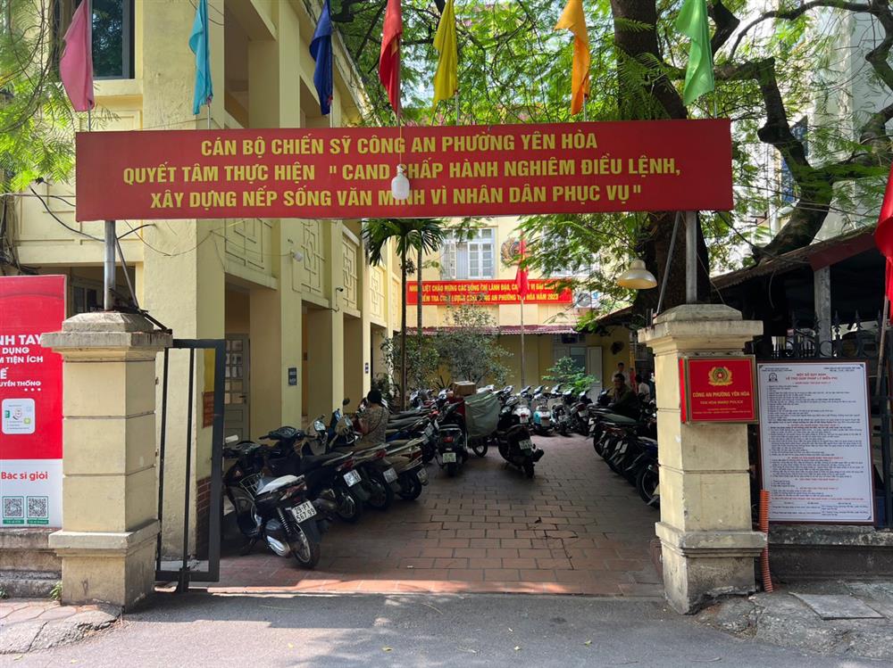 Công an phường Yên Hòa:Thực hiện tốt công tác tuyên truyền, hướng dẫn giải quyết thủ tục hành chính qua cổng dịch vụ công và sự hài lòng từ người dân.