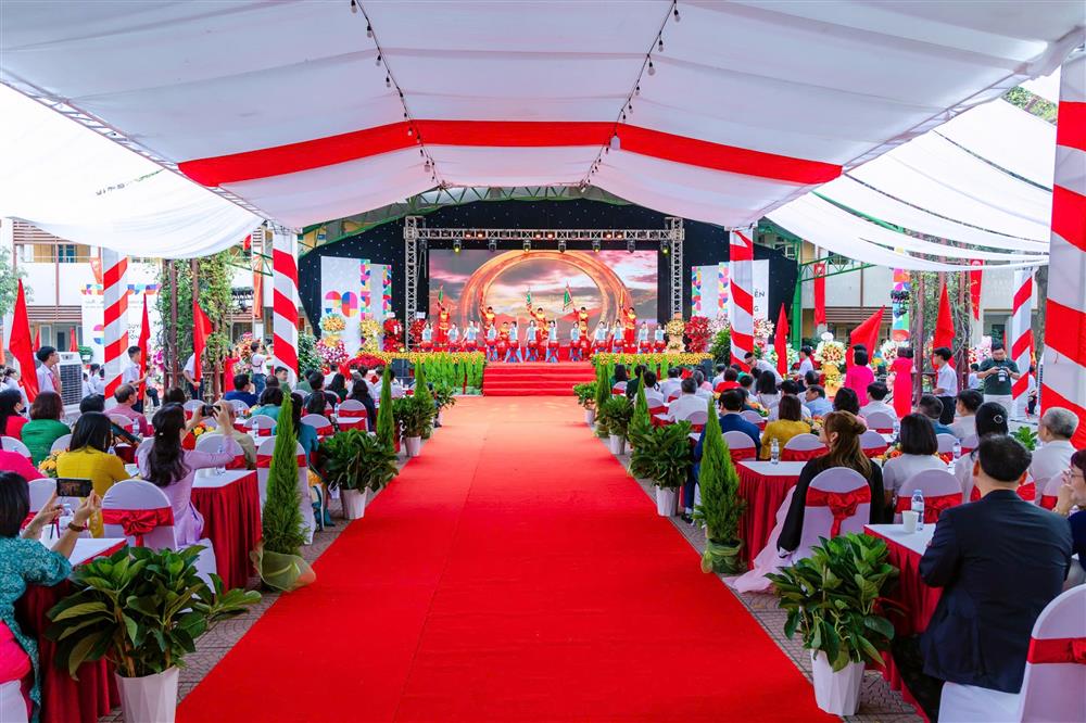 Trường THCS Nguyễn Huy Tưởng kỷ niệm 30 năm thành lập 