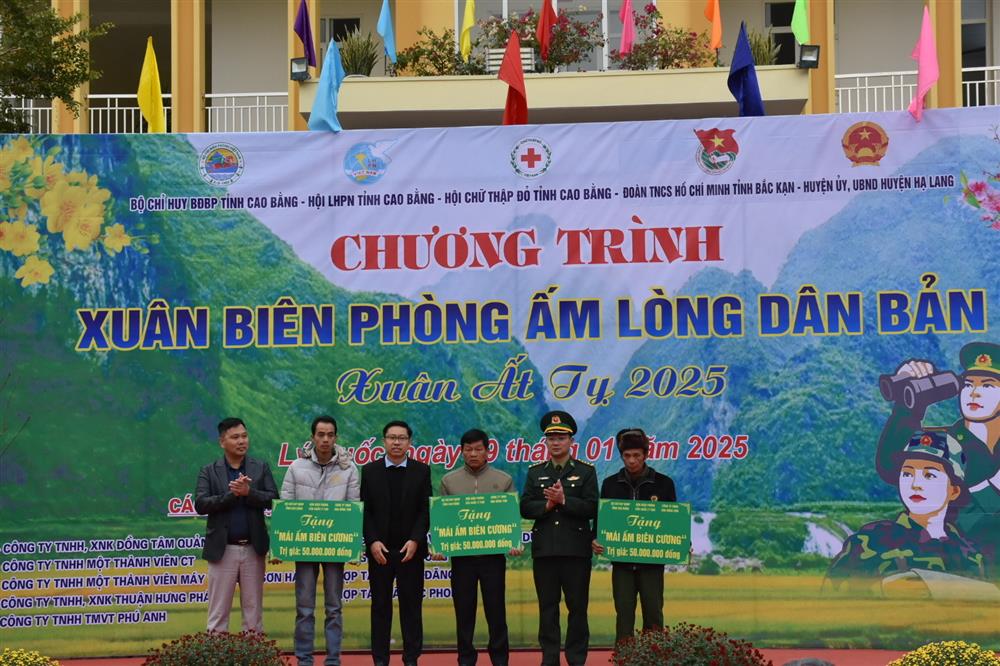 Đượm nghĩa tình chương trình “Xuân Biên Phòng  Ấm lòng dân bản”