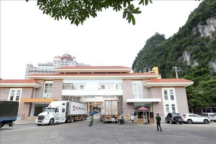 Lạng Sơn mở lại tuyến du lịch bằng giấy thông hành qua cửa khẩu Tân Thanh: Cú hích cho hợp tác du lịch và thương mại Việt – Trung