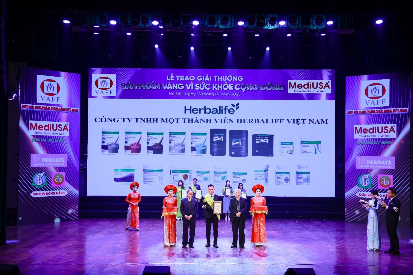 Herbalife Việt Nam đạt giải thưởng “Sản Phẩm Vàng Vì Sức Khỏe Cộng Đồng” lần thứ 10 liên tiếp