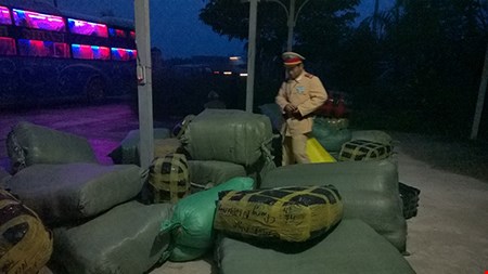 Liên tục phát hiện hàng lậu vào thời điểm giáp Tết Liên tục phát hiện hàng lậu vào thời điểm giáp Tết