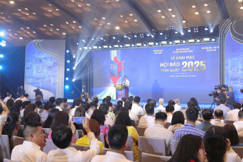 Tự hào 100 năm báo chí cách mạng, vững bước vào kỷ nguyên mới