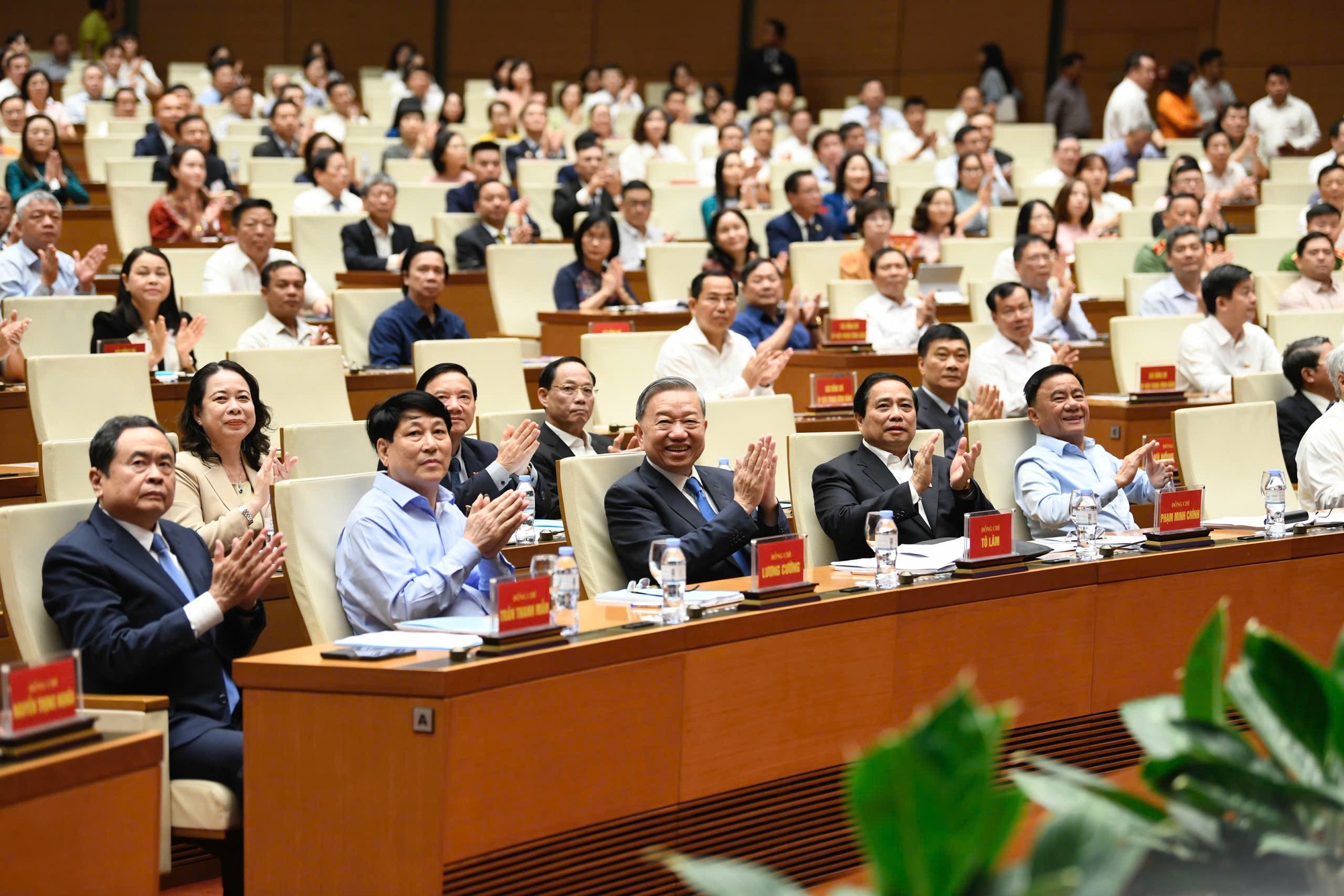 TỔNG THUẬT: HỘI NGHỊ TOÀN QUỐC TRIỂN KHAI NGHỊ QUYẾT 66-NQ/TW VÀ NGHỊ QUYẾT 68-NQ/TW CỦA BỘ CHÍNH TRỊ- Ảnh 12.