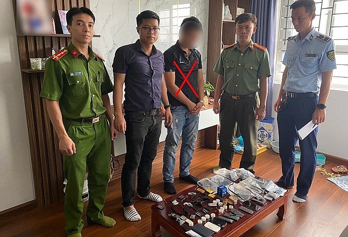 Triệt phá đường dây gian lận thi cử lớn