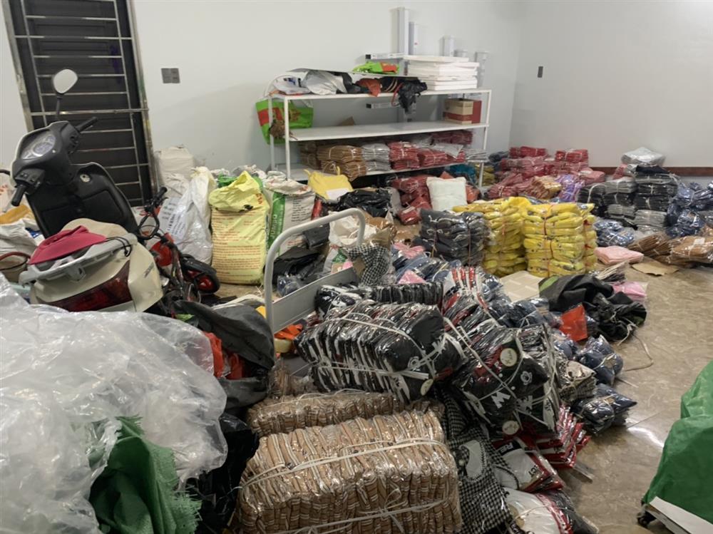 Phát hiện kho hàng thời trang nhập lậu cực lớn tại Quảng Ninh