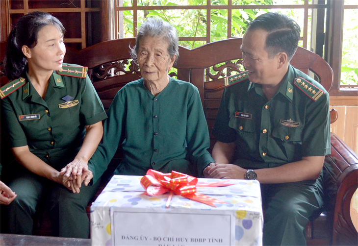Nữ quân nhân Biên phòng hết lòng vì đồng đội, vì nhân dân biên giới
