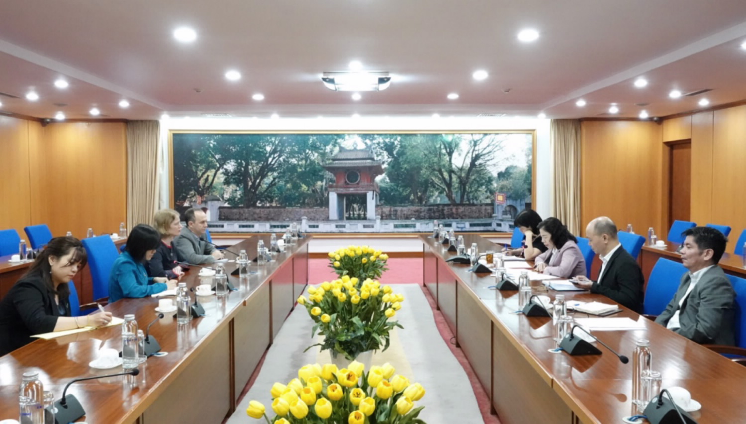 P:\Nam 2020\2. TIN BAI\PHONG BAO CHI\6. Tran Thi Hai\thang 11\24.11.tiep dai su niu di-lan\toan canh.JPG