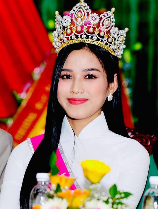 Người dân quê nhà chào đón tân hoa hậu Đỗ Thị Hà trở về - 2