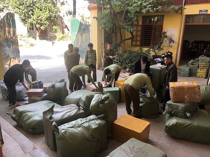 Tạm giữ trên 1.500 sản phẩm hàng hóa trị giá 75 triệu đồng