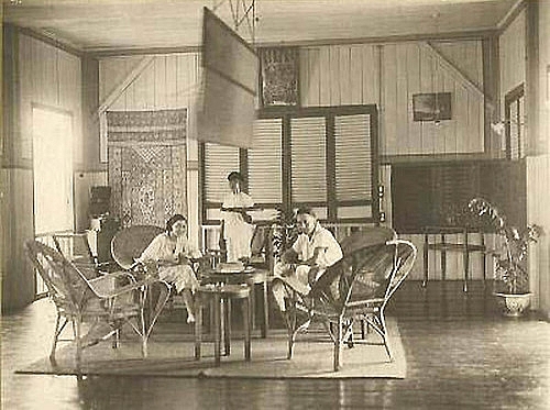 Chiếc quạt panka và cậu bé kéo quạt