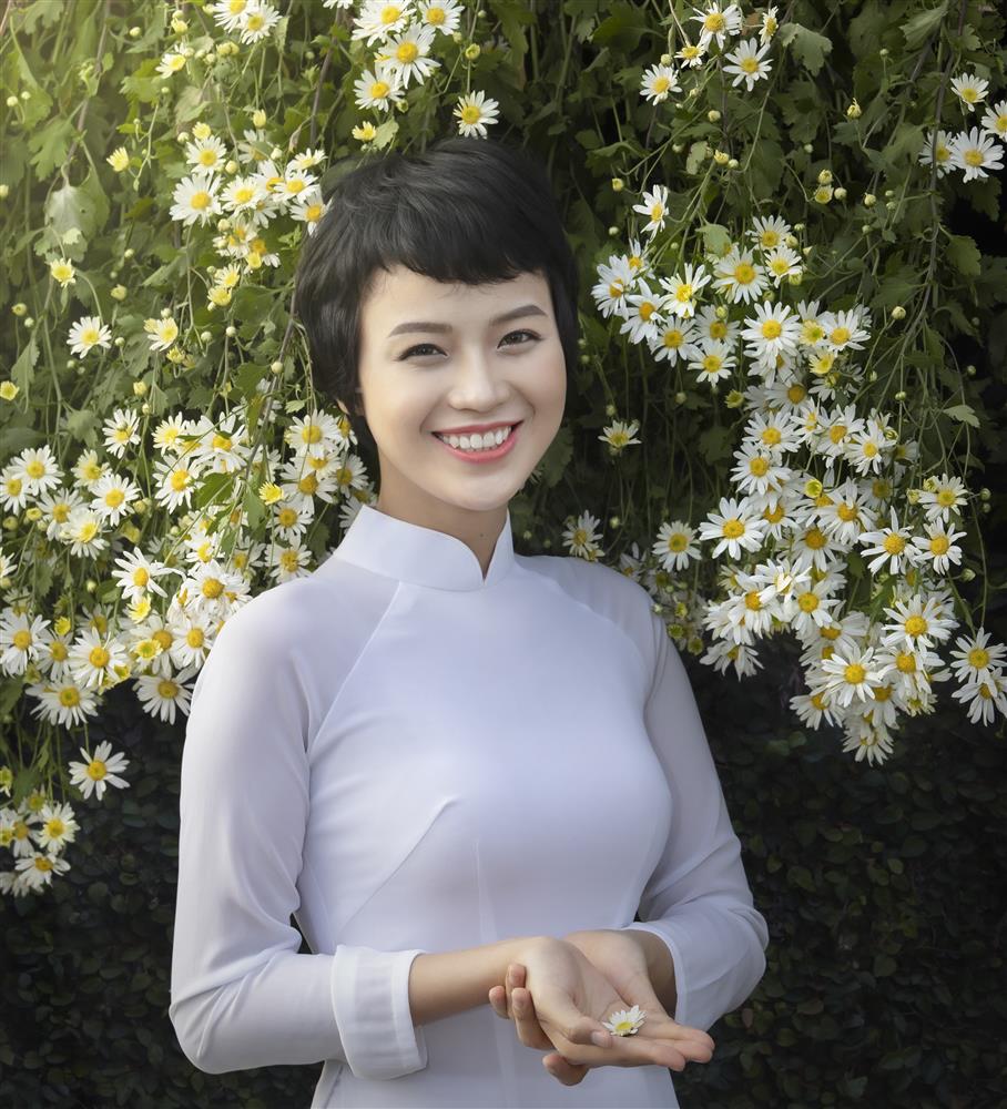 Nữ sinh Ngoại thương chữa khỏi ung thư xuất hiện với vẻ đẹp rạng rỡ