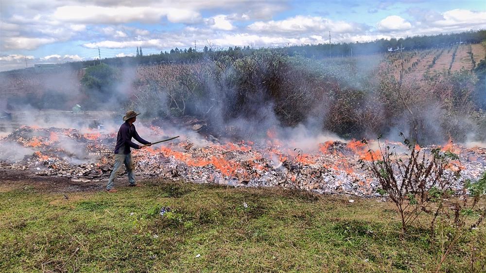 Gia Lai: Tiêu hủy hơn 208 ngàn bao thuốc lá điếu nhập lậu