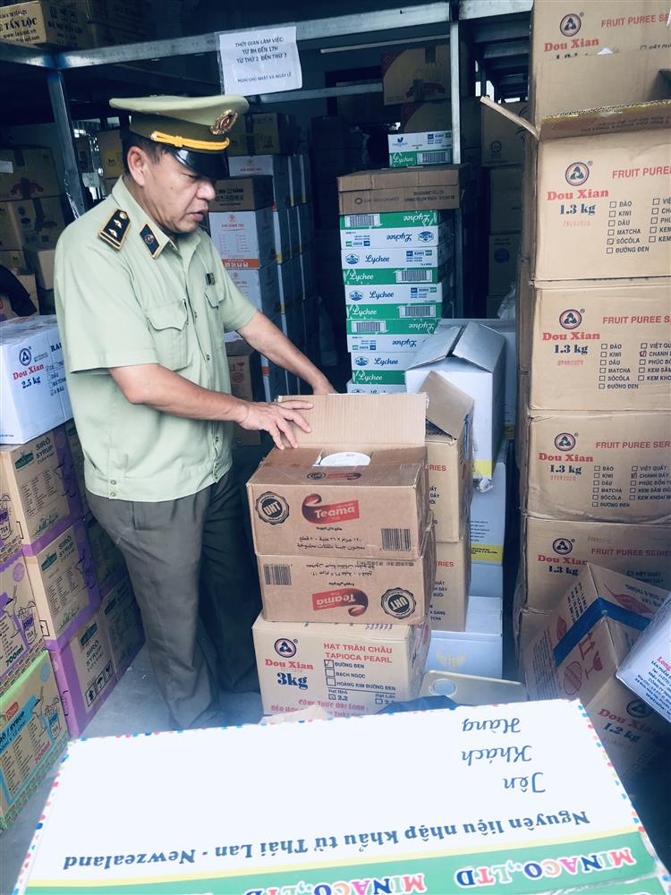 Trên 8 tạ nguyên liệu chế biến trà sữa không rõ nguồn gốc bị QLTT Bình Dương thu giữ