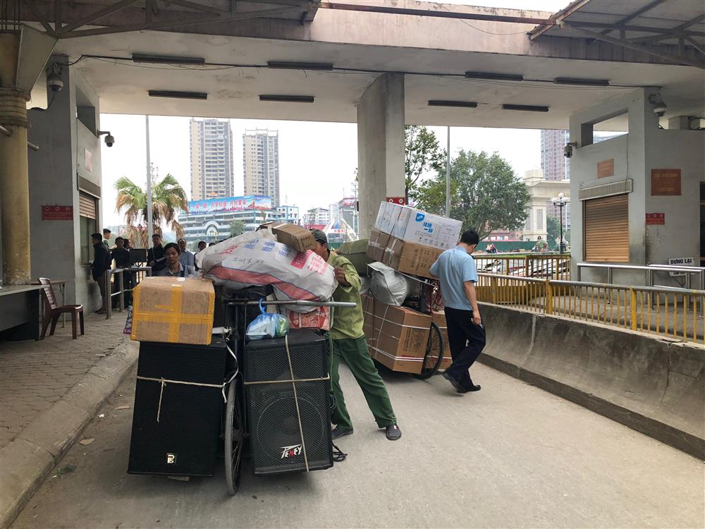 Từ 10/12: Người xuất nhập cảnh mang vàng, kim loại quý không khai báo Hải quan bị xử phạt tối đa 50 triệu