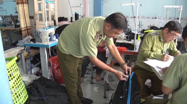 Đồng Nai: Thu giữ số lượng lớn hàng may mặc giả mạo các thương hiệu nổi tiếng