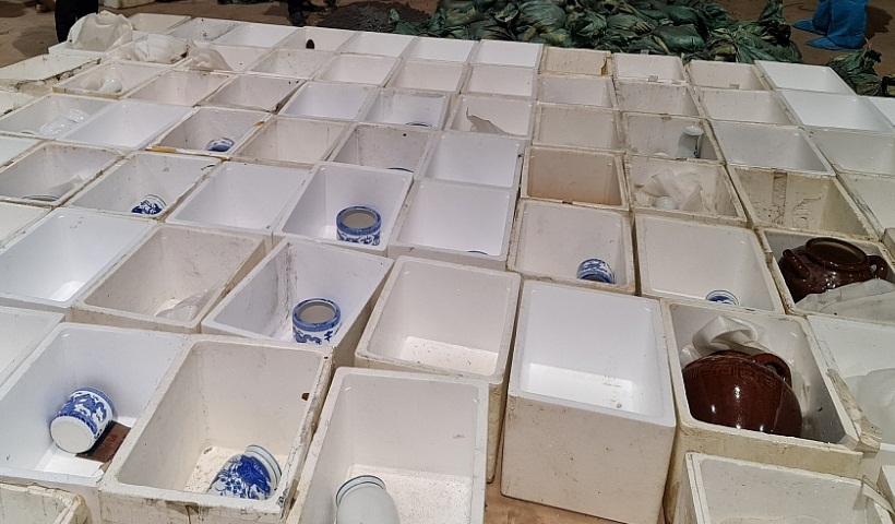 Tịch thu nhiều tang vật, hàng hóa gian lận thương mại.. (Ảnh: QH)