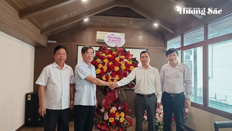 Nhà báo Lê Doãn Hưng giữ chức Phó tổng biên tập Tạp chí Việt Nam Hương Sắc