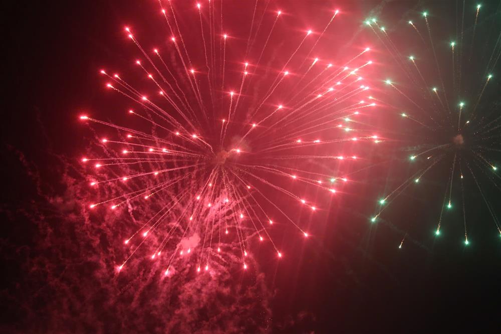 Hà Nội: Mãn nhãn màn bắn pháo hoa chúc mừng năm mới Ất Tỵ tại điểm cầu huyện Quốc Oai