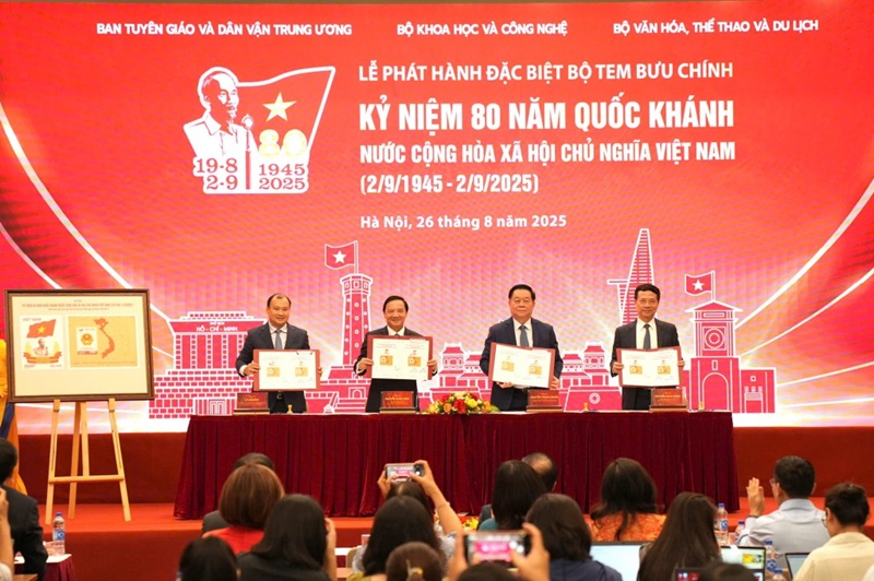 Phát hành đặc biệt bộ tem bưu chính kỷ niệm 80 năm Quốc khánh