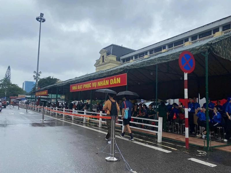 Hà Nội: Triển khai lắp đặt 10 điểm dựng nhà bạt dã chiến hỗ trợ người dân tham gia lễ diễu binh, diễu hành