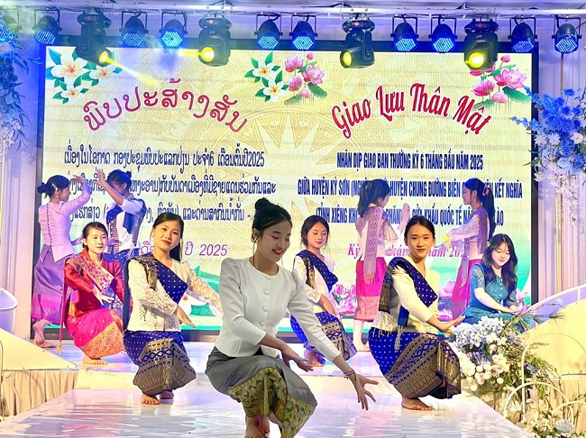 Hội nghị giao ban Kỳ Sơn(Việt Nam) và các huyện biên giới Lào 2025: Đòn bẩy thúc đẩy thương mại biên giới phát triển bền vững