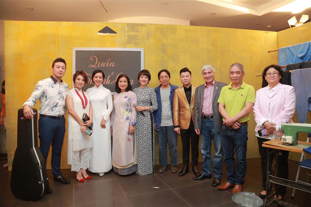 “Mỗi lần xa nhau là một lời hứa, mỗi lần gặp nhau là một món quà”