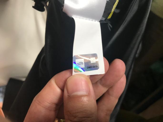 Đột kích xưởng sản xuất hàng nhái thương hiệu The North Face siêu rẻ - Ảnh 2.