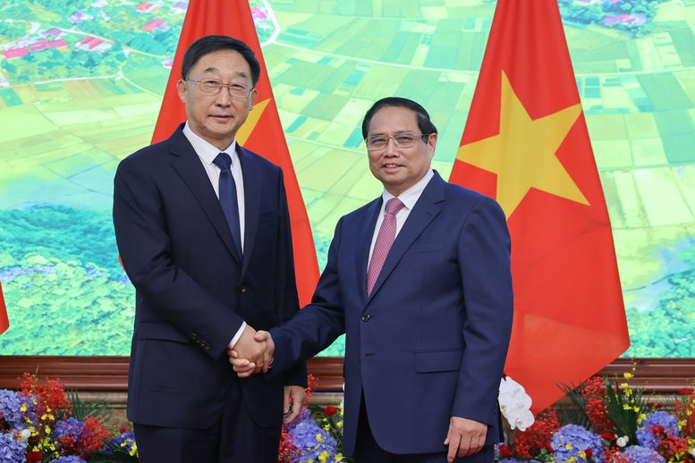 Bảo đảm các cửa khẩu biên giới vận hành thông suốt, góp phần tạo sự bứt phá về hợp tác thương mại biên giới