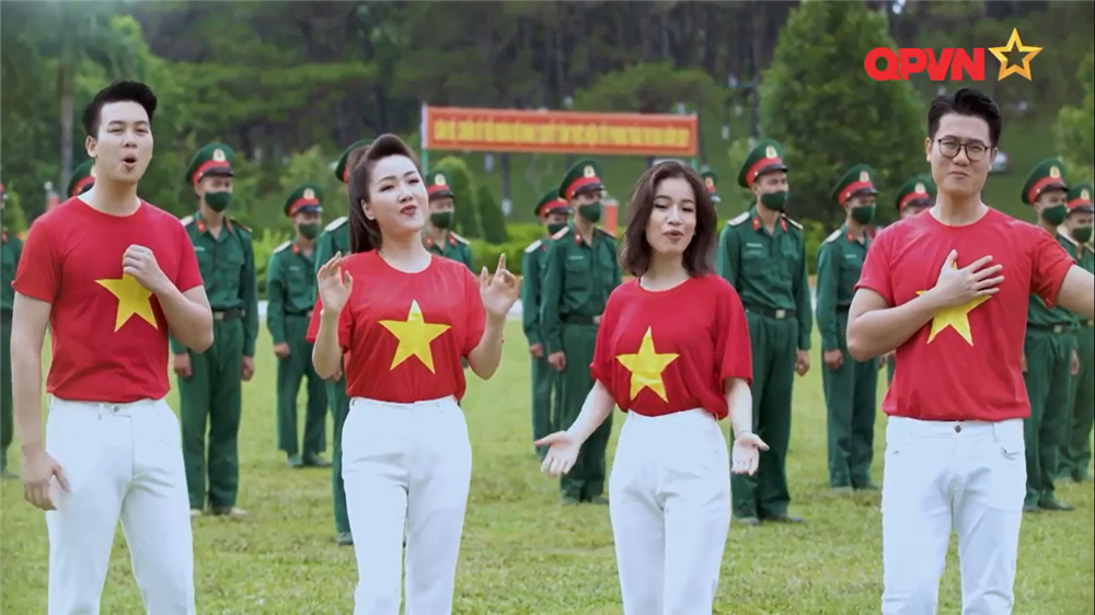 Các nghệ sĩ quân đội cổ vũ tinh thần lực lượng chống dịch