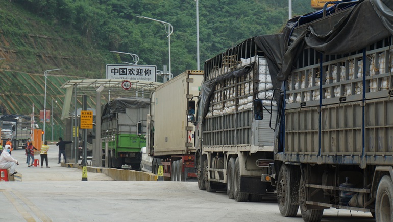 Lạng Sơn: Tạm dừng tiếp nhận xe chở hoa quả tươi đến cửa khẩu từ 17/1