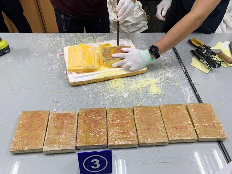 https://images.hcmcpv.org.vn/res/news/2022/01/05-01-2022-hai-quan-tphcm-thu-giu-gan-25-kg-ma-tuy-va-18-kg-can-sa-qua-tuyen-chuyen-phat-nhanh-E9E23EDC-details.jpg?vs=05012022072732