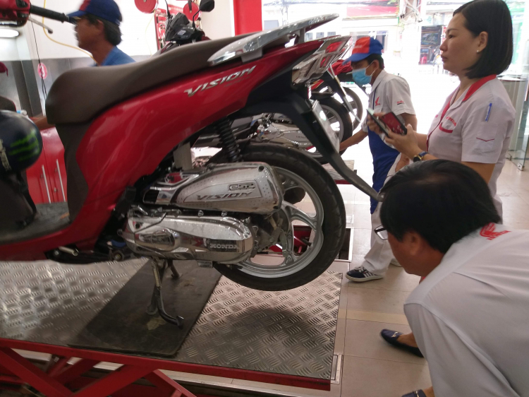 Có nên mua Honda Vision nếu đi trên đường xá Việt Nam?