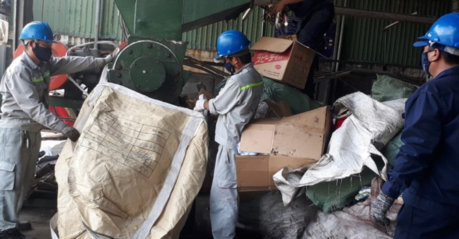 TP.HCM: Tiêu hủy từ sáng sớm đến tận cuối chiều chưa hết 8 tỷ đồng hàng giả