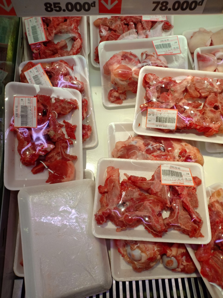 Hà Nội: Siêu thị Lotte Mart bán sản phẩm không ghi HSD, không có tem nhãn phụ tiếng Việt?