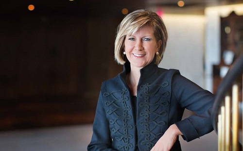 Mary Erdoes - hạng 33: Bà hiện điều hành J.P. Morgan Asset & Wealth Management - đơn vị dẫn đầu toàn cầu trong quản lý đầu tư và ngân hàng tư nhân với hơn 2.000 tỷ USD tài sản khách hàng.