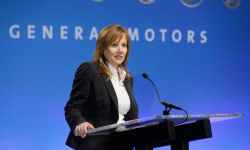 Mary Barra - hạng 4: Mary Barra được bầu chọn vị trí thứ 4 trong danh sách 100 người phụ nữ quyền lực nhất thế giới. Bà là nữ CEO đầu tiên của hãng ô tô nổi tiếng thế giới General Motors từ tháng 1/2014. General Motor dẫn đầu trong báo báo toàn cầu về bình đẳng giới năm 2018, là một trong hai tập đoàn toàn cầu duy nhất không có sự chênh lệch về lương giữa các giới.
