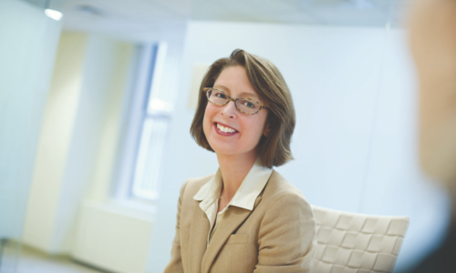 Abigail Johnson - hạng 5: từ tháng 8/2012, Abigail Johnson là Chủ tịch Fidelity Investments - công ty chuyên quản lý tài sản, môi giới, tiền lương hưu và các dịch vụ tài chính khác. Đến năm 2014, bà đã thay cha nắm chức CEO tại đây.