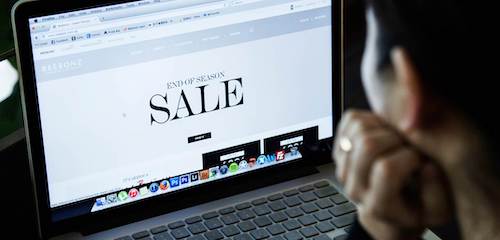 Các hãng thường tung đợt sale mạnh vào dịp cuối năm để kích cầu người tiêu dùng.