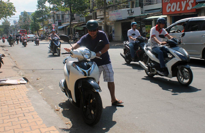 Vụ xe máy Honda dùng smartkey bị chết máy: Vì sao Honda Việt Nam vẫn im lặng?