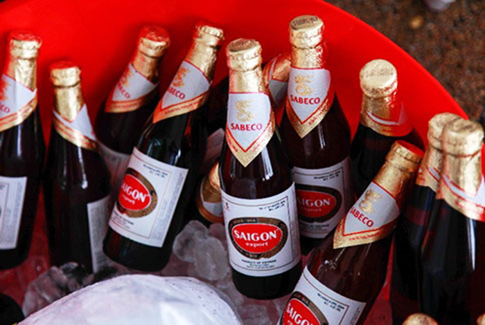 Bán chai bia chỉ có 1/4 lượng chất lỏng kèm theo mùi hôi nồng nặc, Sabeco bị khởi kiện