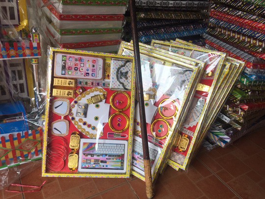 hang ma chat dong o tiem suc mua giam mot nua