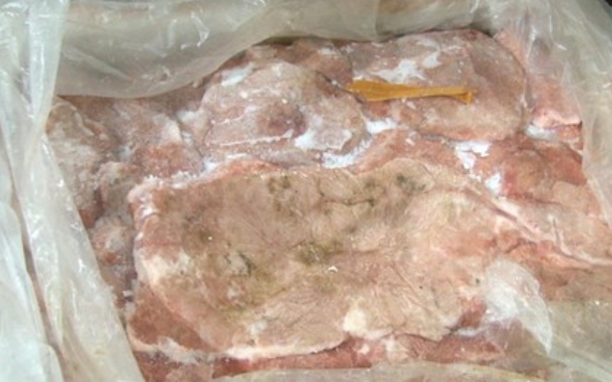 Liên tiếp thu giữ hơn 3 tấn nầm và lòng lợn bốc mùi hôi thối - Ảnh 1.