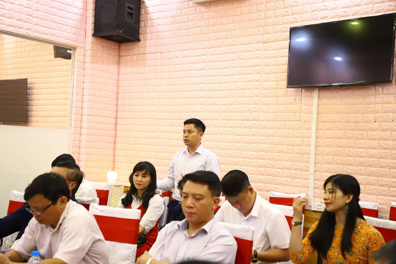 C:\Users\admin\Desktop\pát biểu.jpg