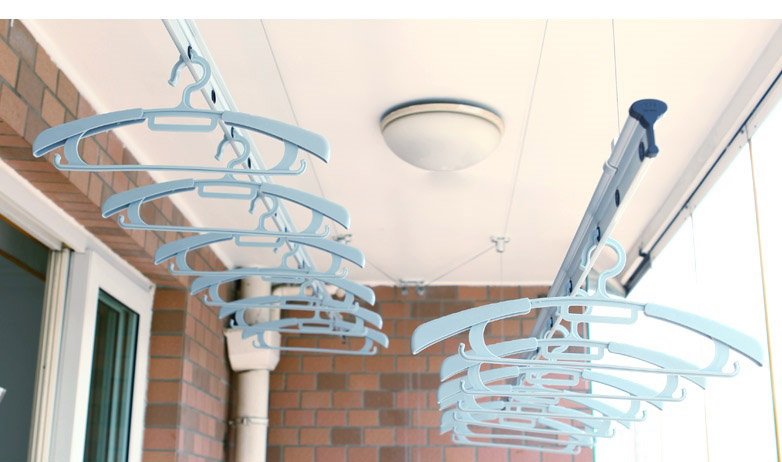 Giàn phơi thông minh “tuyệt chiêu” phơi đồ hiệu quả mùa mưa bão