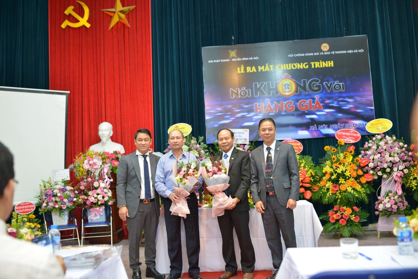 C:\Users\admin\Desktop\tặng hoa.jpg