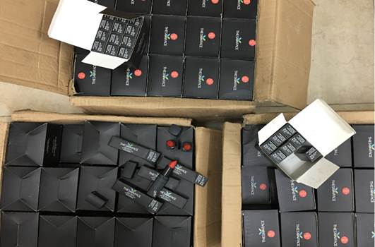 Quảng Ninh: Bắt giữ vụ vận chuyển trái phép hơn 2.000 sản phẩm mỹ phẩm.