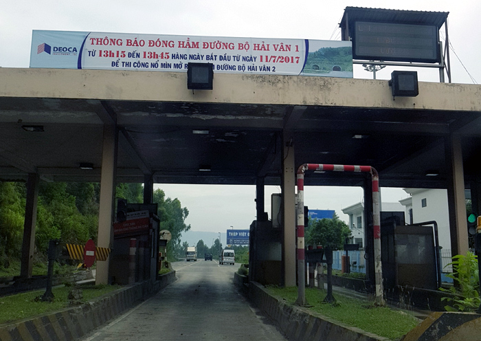 hầm Hải Vân, Đèo Cả, vết nứtn, hầm đường bộ Hiện tượng nứt hai bên hầm xuất hiện ngày càng nhiều, gây bất an cho người và phương tiện tham gia lưu thông qua hầm.