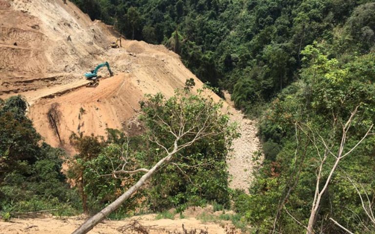 Quảng Ngãi: Mất đất sản xuất vì cống nước đường công vụ thủy điện