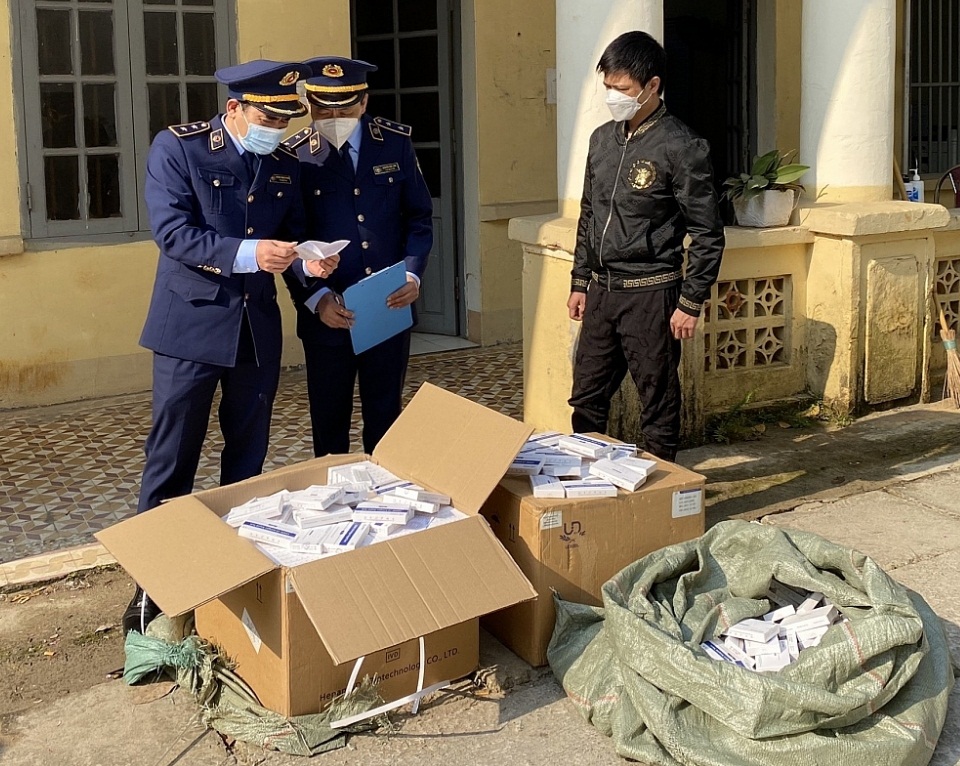 Lạng Sơn: Tạm giữ 1.200 bộ Kit test nhanh Covid-19 nhập lậu, không rõ nguồn gốc